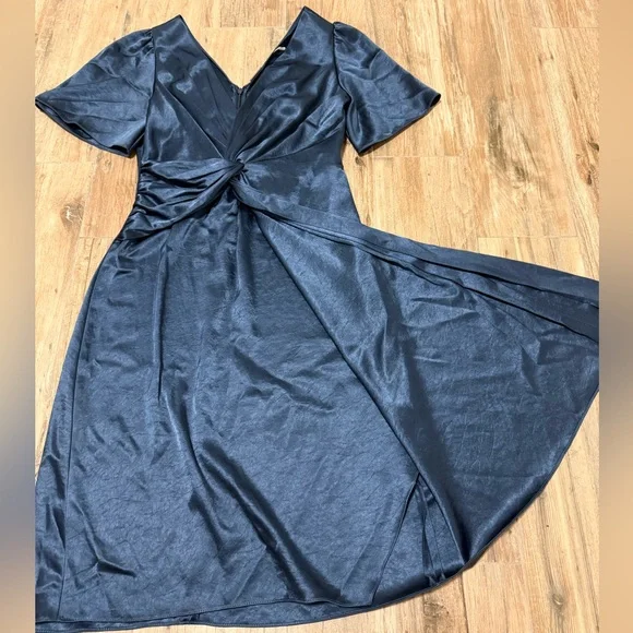 $420 Elie Tahari Elegant Size 2 Navy Blue V Neck Women's Dress - Picture 2 of 10